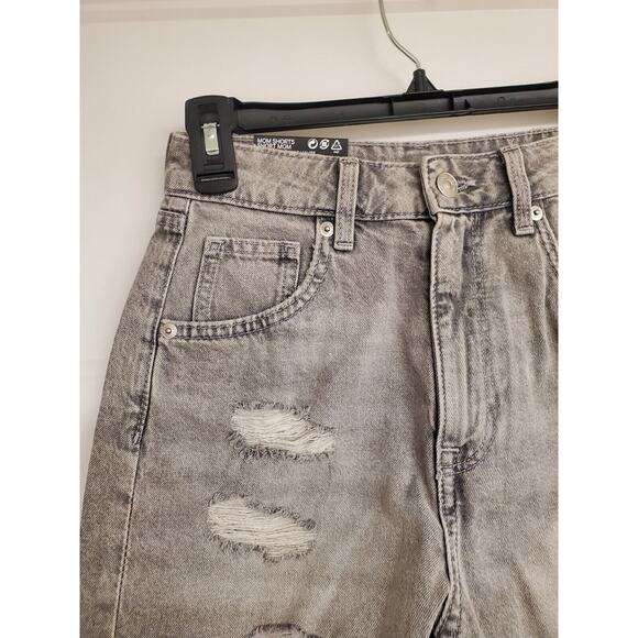 NEW NWT Women's Divided H&M Light Grey Distressed High Waist Mom Shorts | Size 2 - Picture 3 of 8